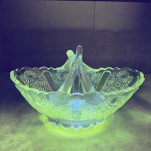 Fenton Glass Clear Daisy Button Basket Split Twig Handle Manganese 365nm Glow UV - Picture 1 of 15